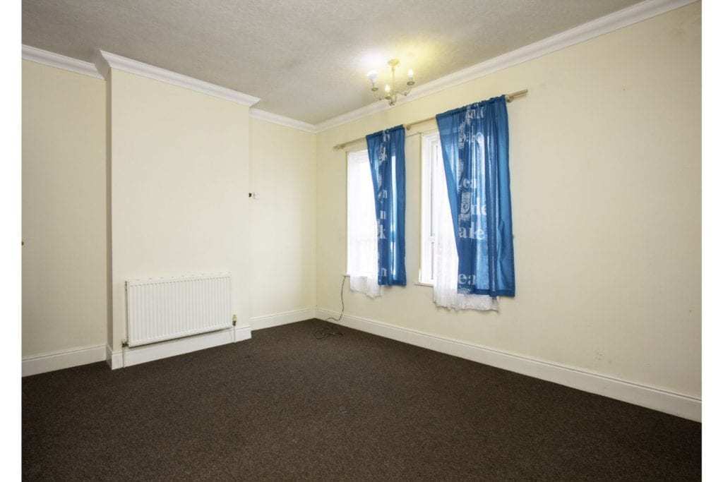 Earlesmere Avenue, Doncaster - Bedroom