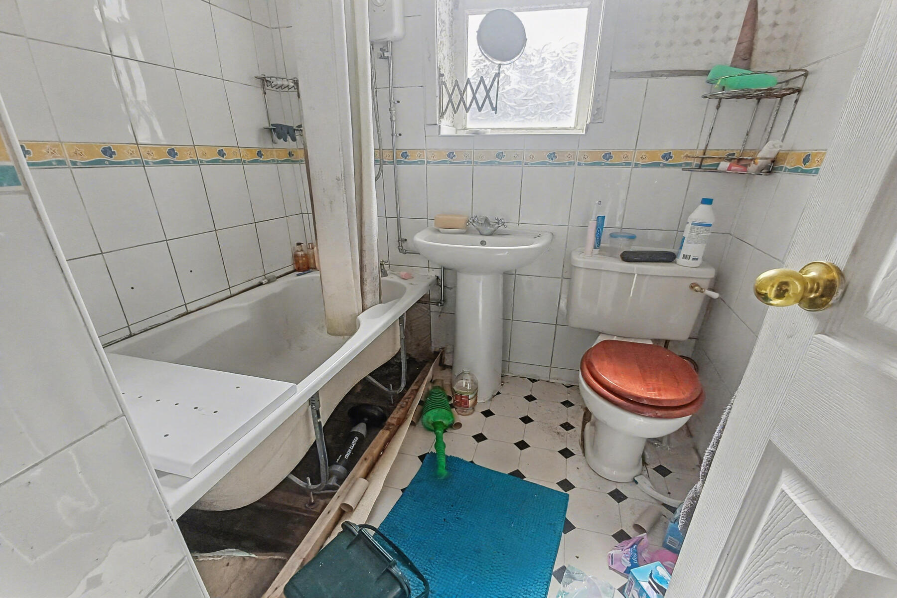 Newbreak Street, Oldham, OL4 2EB