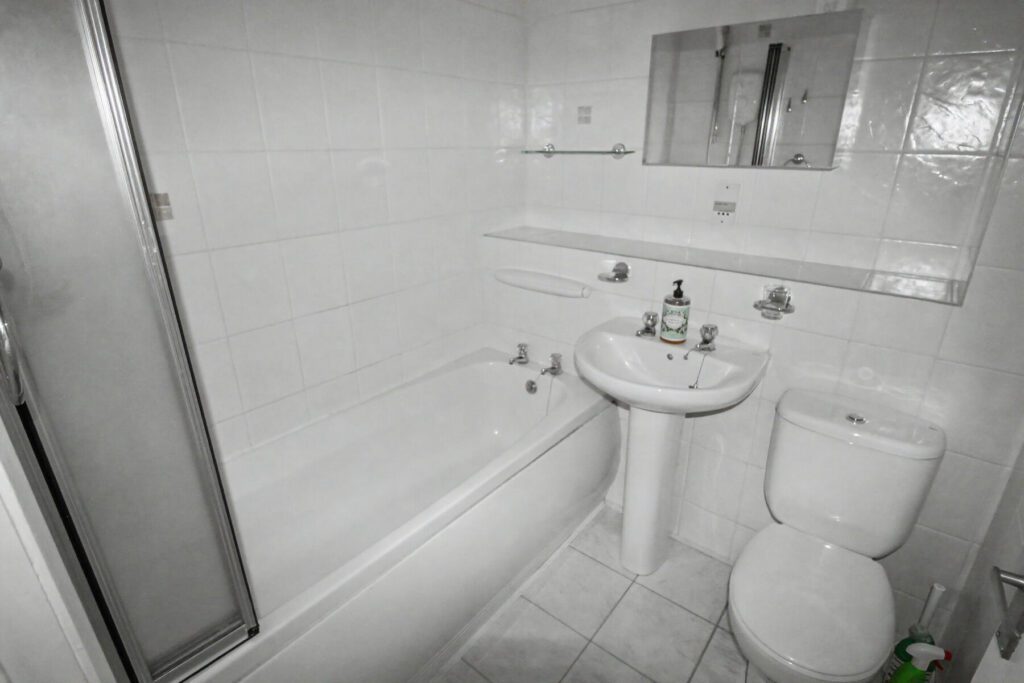 Cavendish Mews - Bathroom