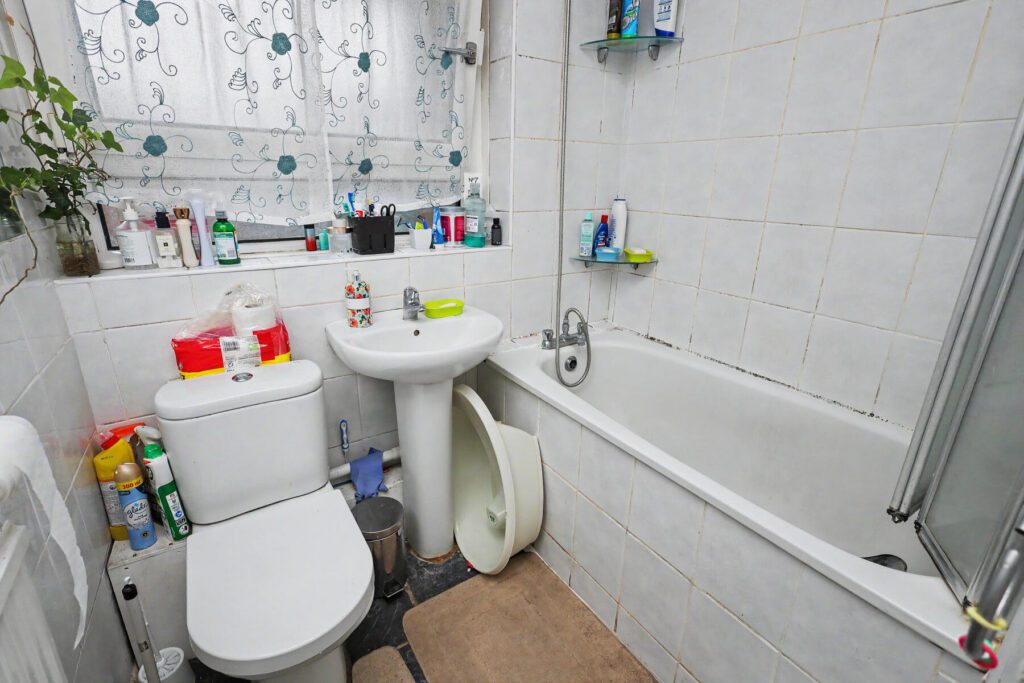 Drew Road - Bathroom